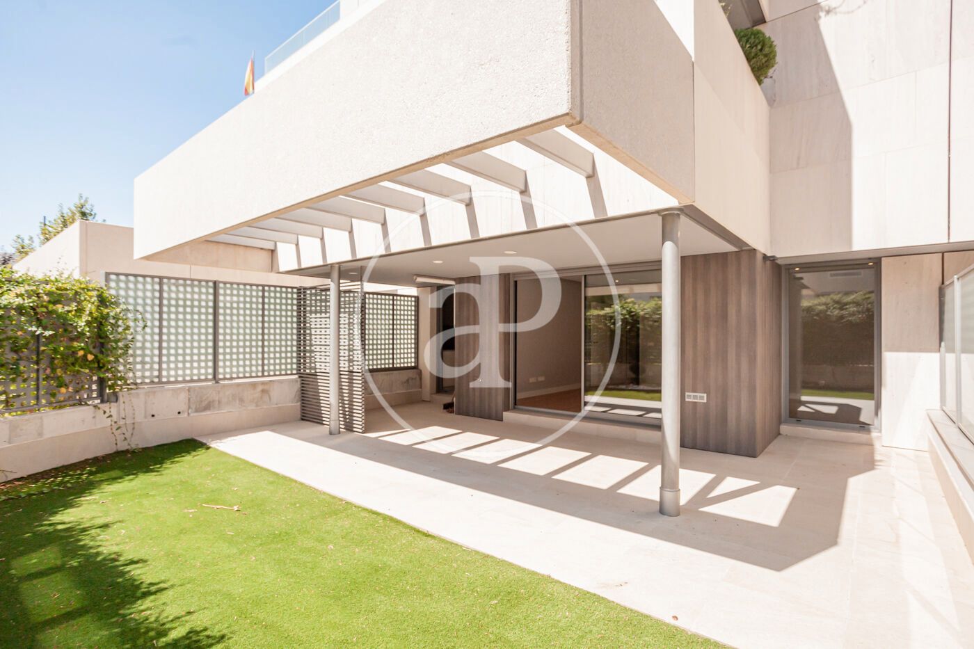 Garden of Flat to rent in Boadilla del Monte  with Air Conditioner, Heating and Private garden