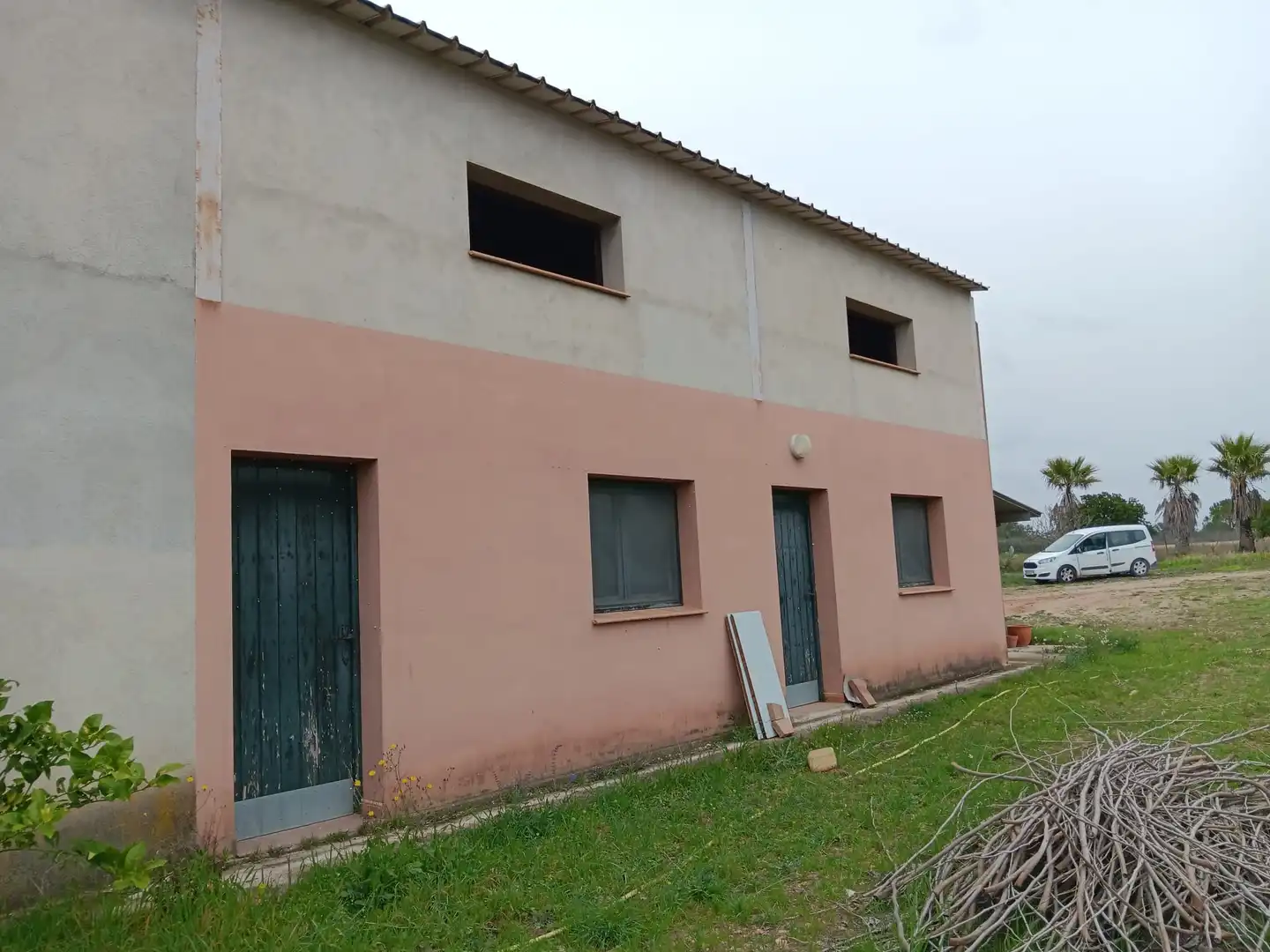 Vista exterior de Nave industrial en venta en Ginestar