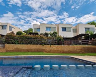 Piscina de Casa adosada en venda en Cànoves I Samalús amb Aire condicionat, Jardí privat i Terrassa