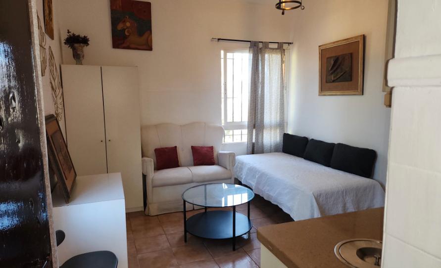 Foto 1 de Estudi de lloguer a Calle Célebes Barat, El Atabal, Málaga