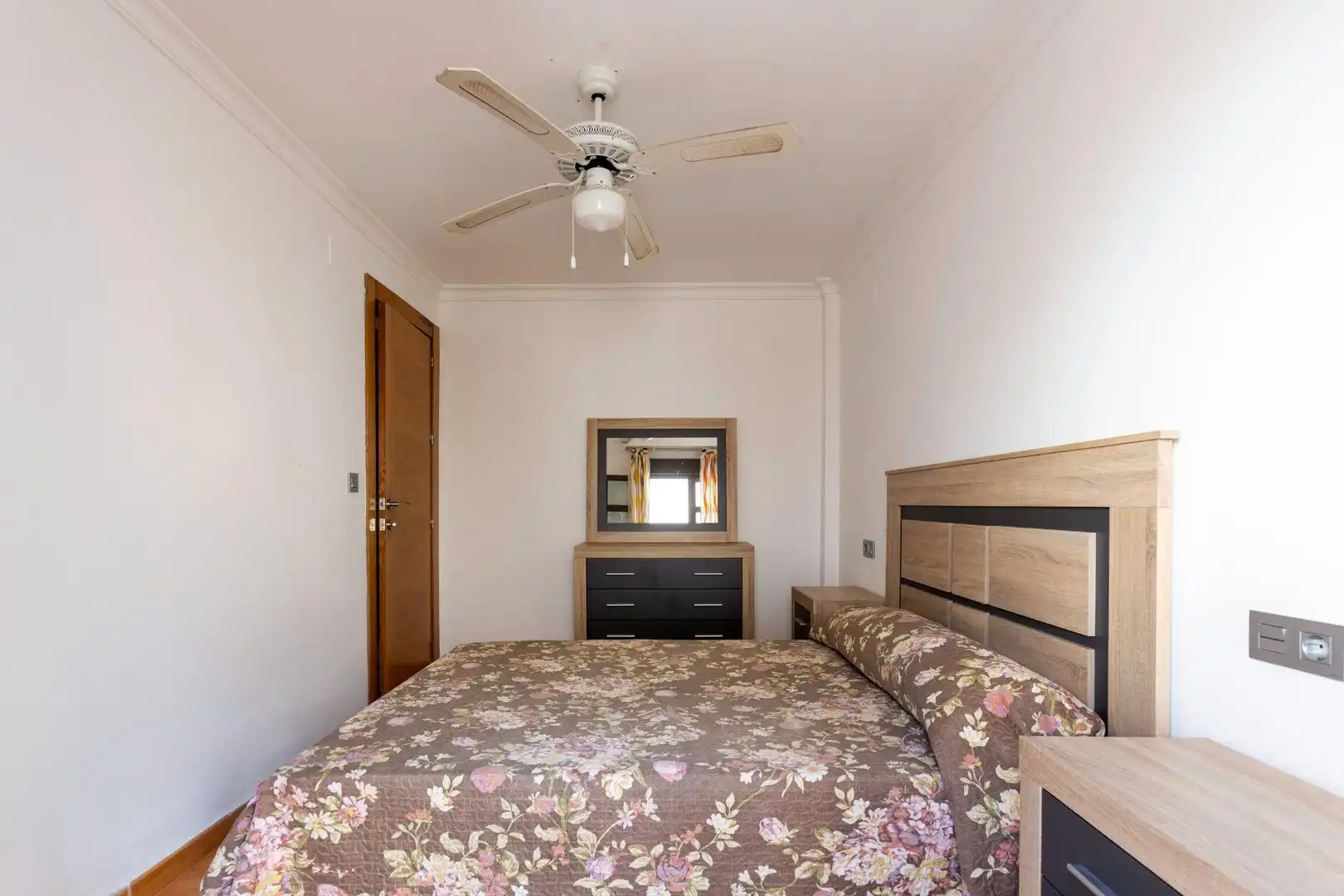 Bedroom of Houses for sale in Almuñécar  with Air Conditioner, Terrace and Furnished