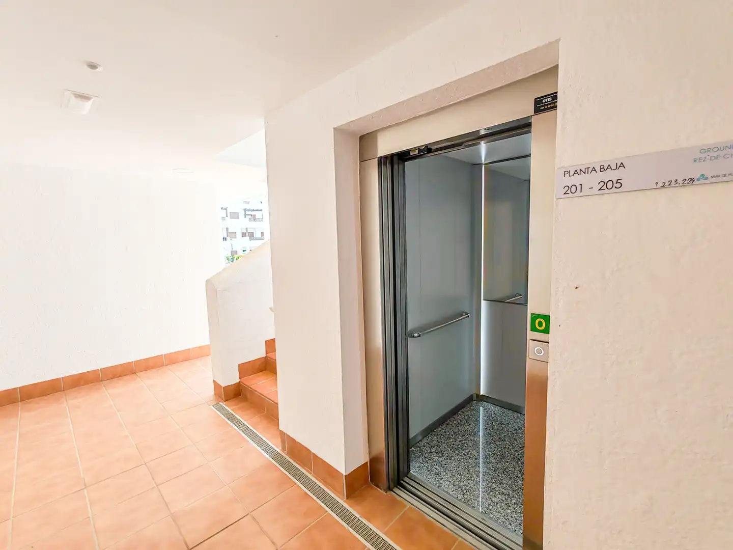 Wohnung zum Verkauf in Pulpí mit Klimaanlage, Heizung und Terrasse