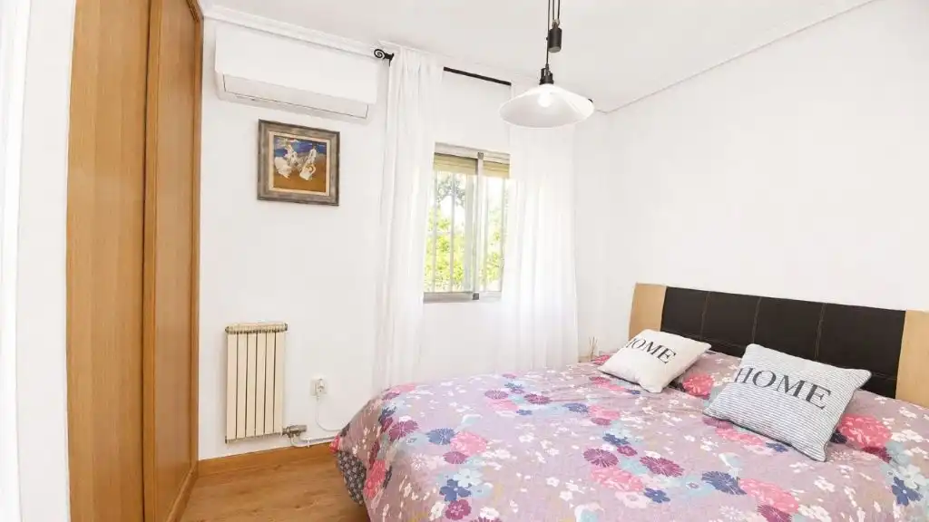 Dormitori de Casa o xalet en venda en Cadalso de los Vidrios amb Aire condicionat, Calefacció i Jardí privat