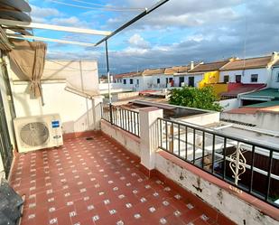 Vista exterior de Casa adosada en venda en  Córdoba Capital amb Aire condicionat, Terrassa i Balcó