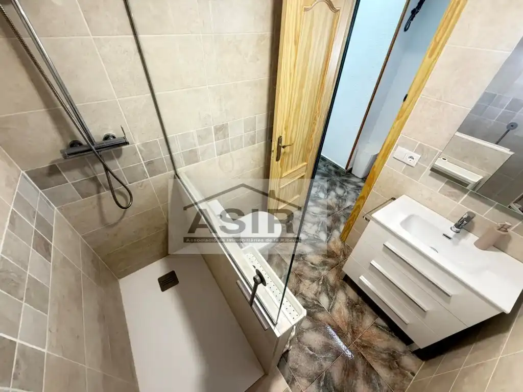 Bany de Pis de lloguer en Alzira amb Terrassa