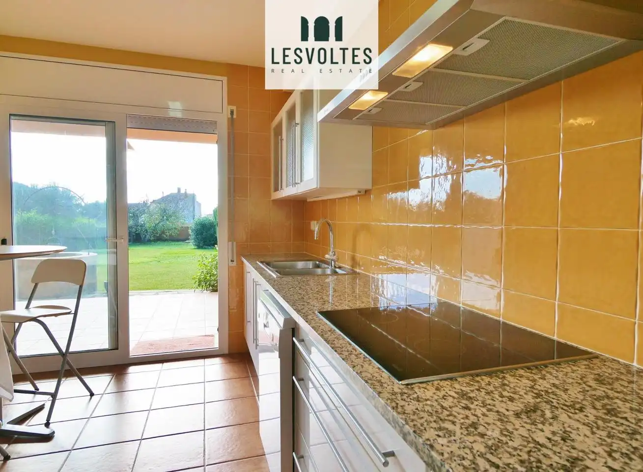 Küche von Einfamilien-Reihenhaus zum Verkauf in Palafrugell mit Heizung, Privatgarten und Terrasse