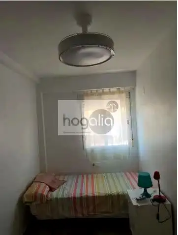 Habitación de Piso de alquiler en Sevilla con Aire acondicionado, Terraza y Amueblado
