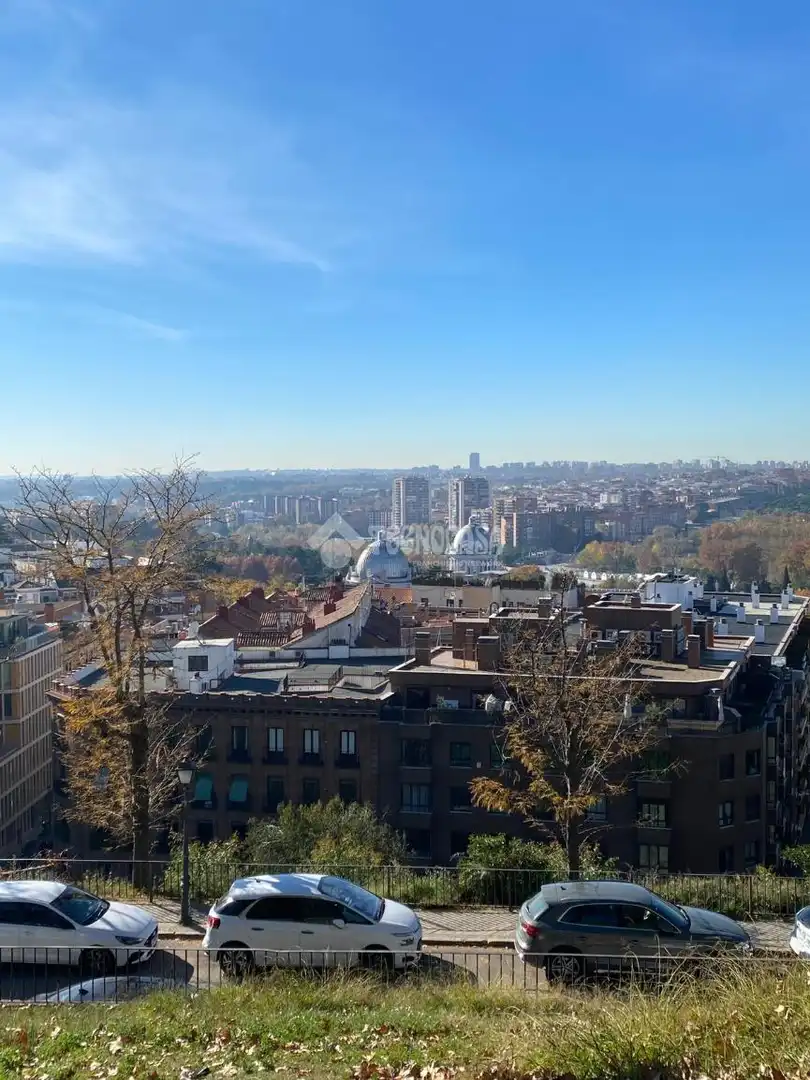 Exterior view of Flat for sale in Madrid  with Air Conditioner and Furnished