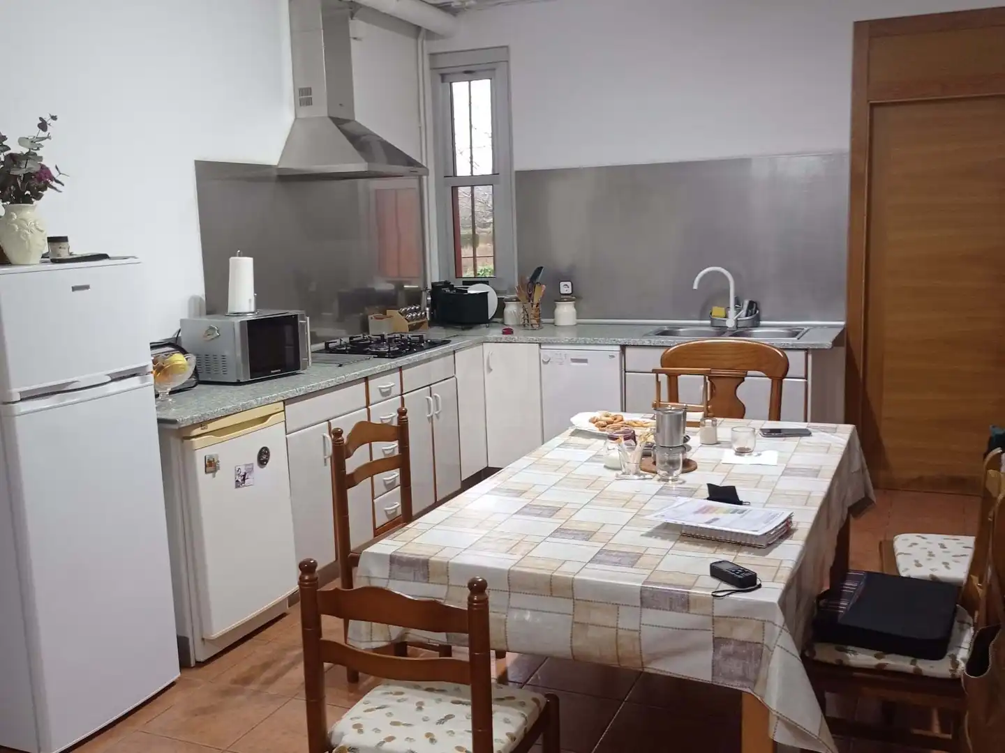 Cuina de Casa o xalet en venda en Narón amb Calefacció, Terrassa i Piscina