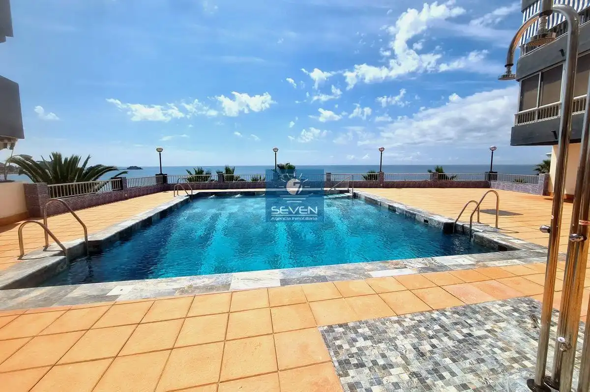 Piscina de Apartament de lloguer en Almuñécar amb Aire condicionat, Calefacció i Terrassa