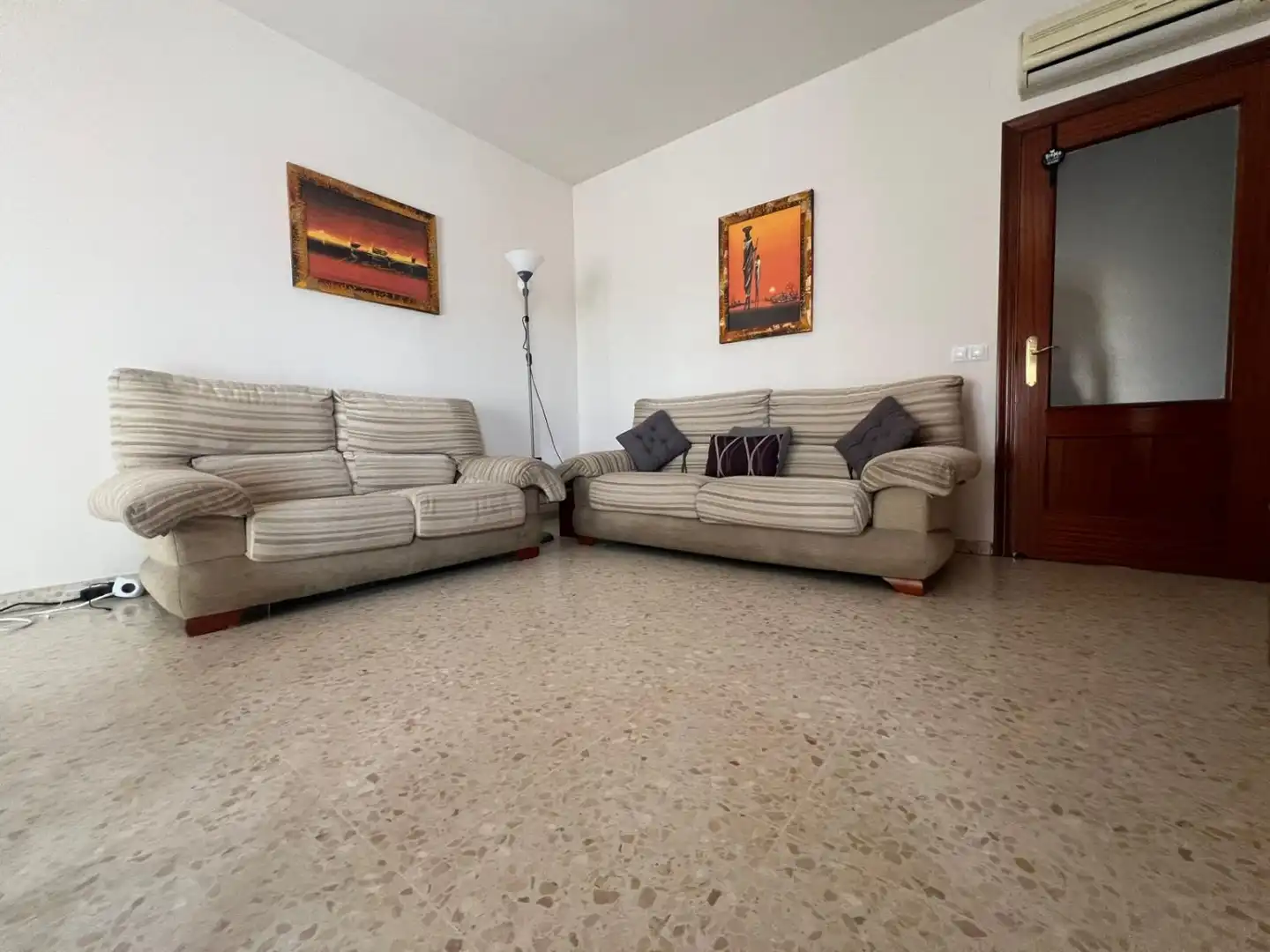Sala de estar de Piso en venta en Los Palacios y Villafranca con Aire acondicionado y Terraza