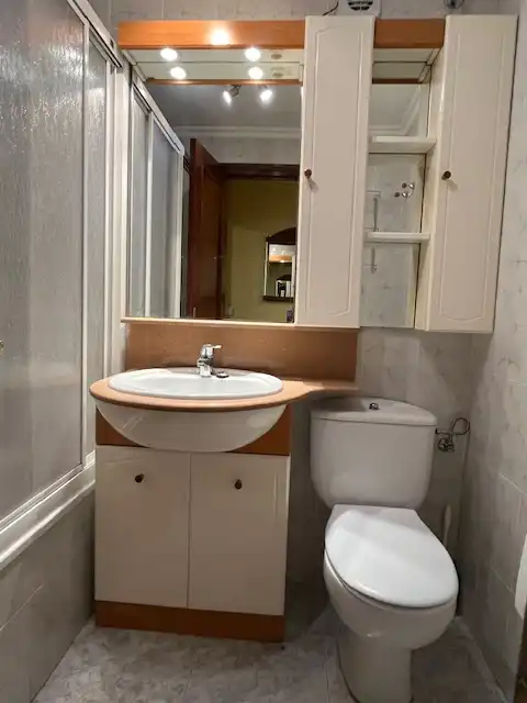 Baño de Piso de alquiler en Santa Cruz de Bezana con Calefacción, Trastero y Amueblado