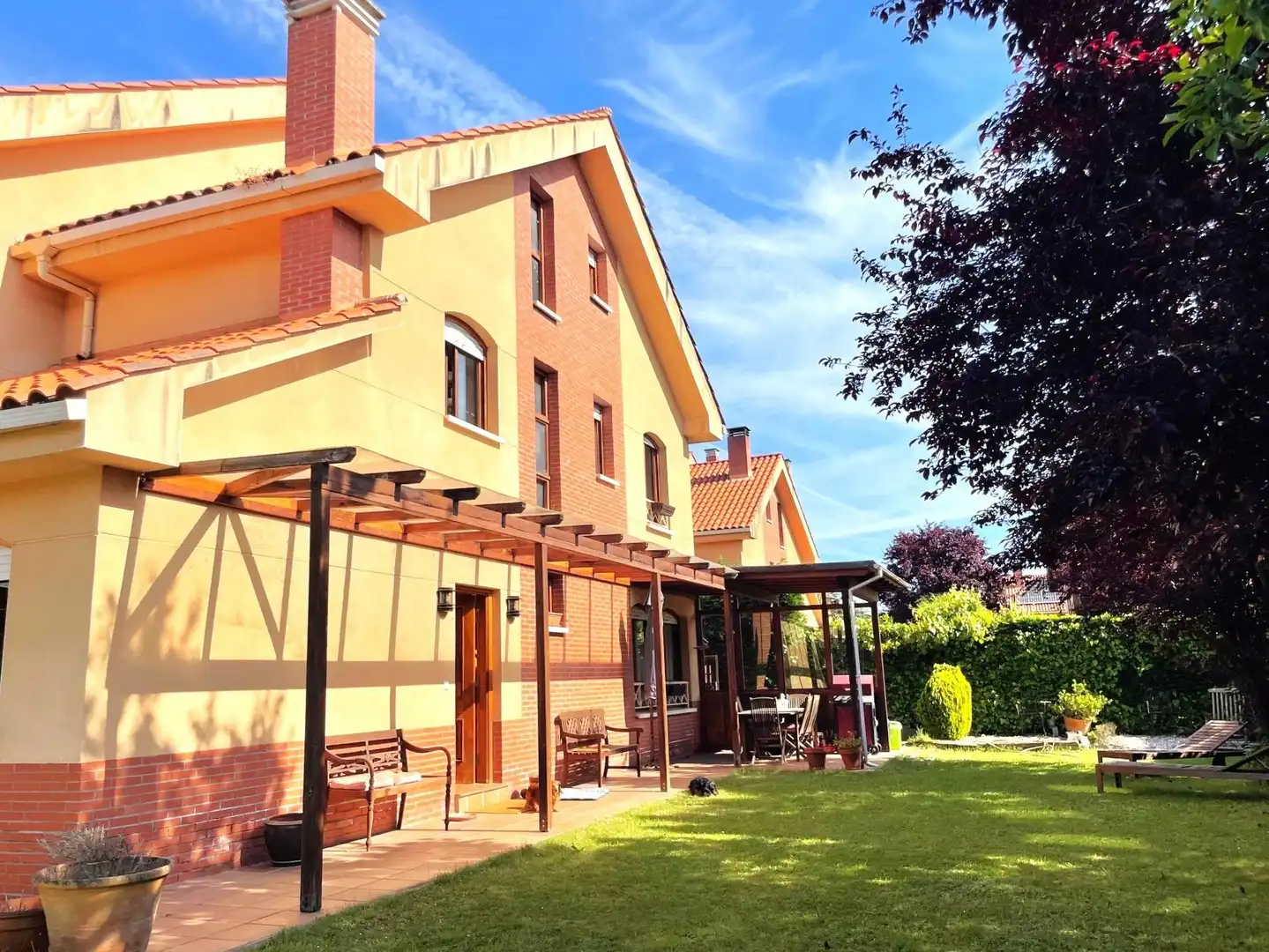 Jardí de Casa o xalet en venda en Siero amb Calefacció, Terrassa i Traster
