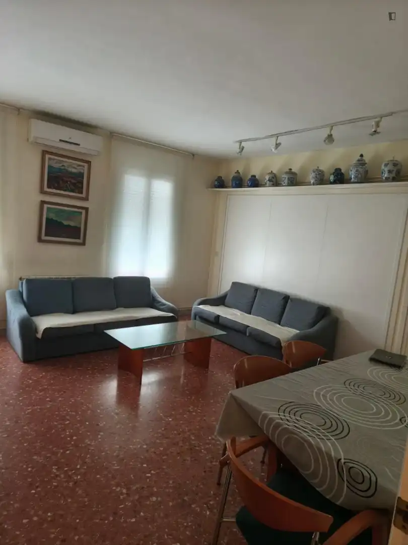 Sala de estar de Apartamento de alquiler en Terrassa con Aire acondicionado, Calefacción y Amueblado