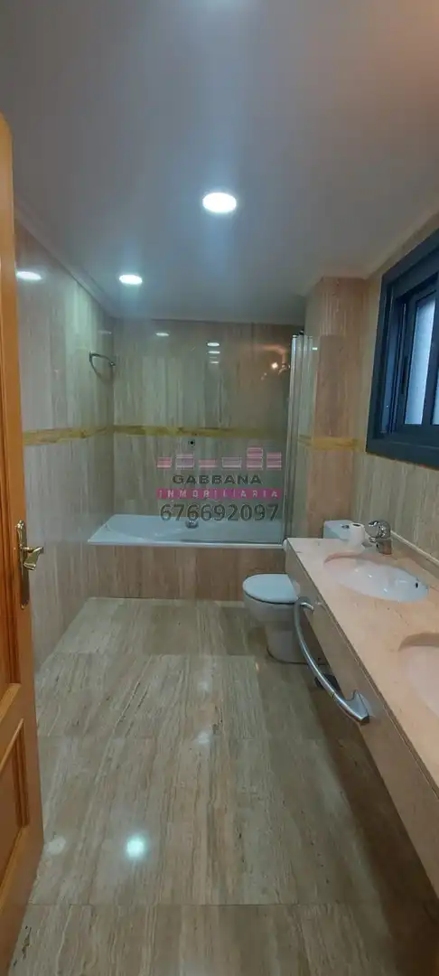Flat for rent in Rúa de García Barbón, 30, Centro - Areal