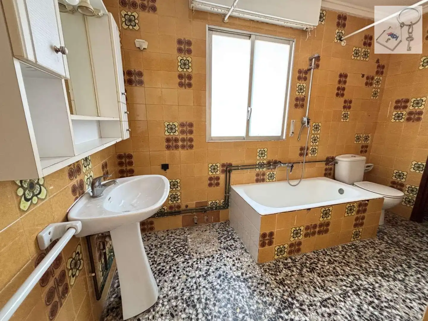 Bathroom of Flat for sale in Dénia  with Terrace