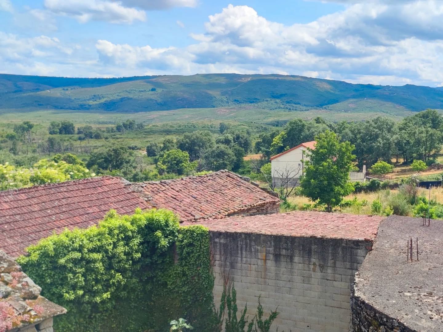 Vista exterior de Casa adosada en venda en Monterrei amb Terrassa i Traster