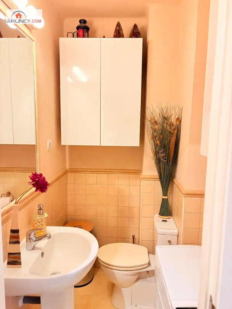 Bathroom of Flat for sale in Sevilla  with Air Conditioner and Furnished