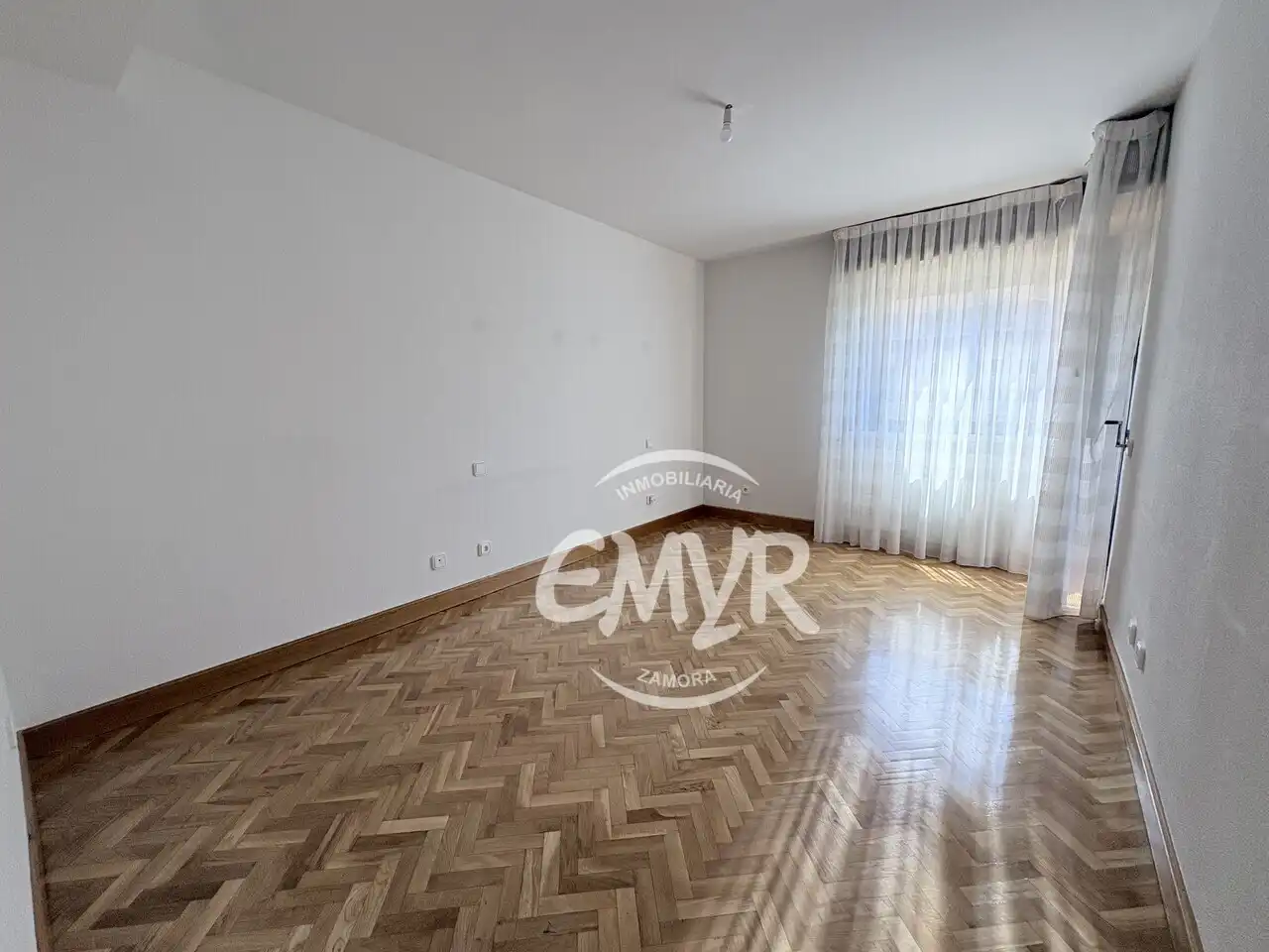 Wohnzimmer von Wohnung zum Verkauf in Zamora Capital  mit Heizung, Parkett und Abstellraum