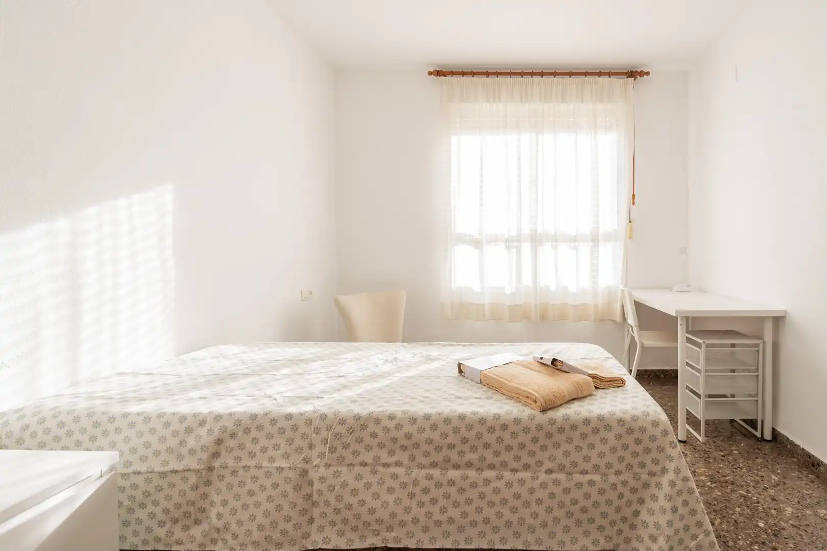 Habitación de Piso de alquiler en Valencia con Aire acondicionado, Calefacción y Amueblado