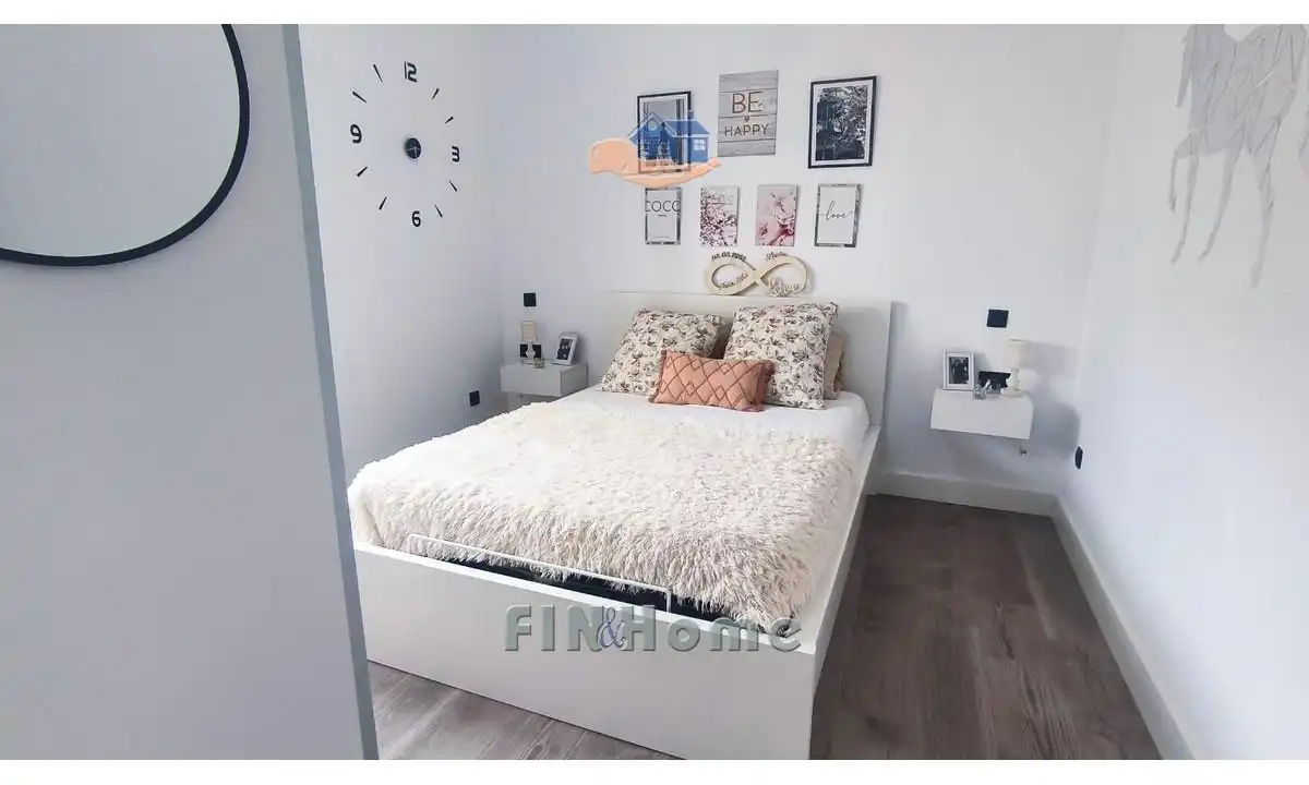 Bedroom of Flat for sale in Sevilla  with Air Conditioner, Heating and Furnished