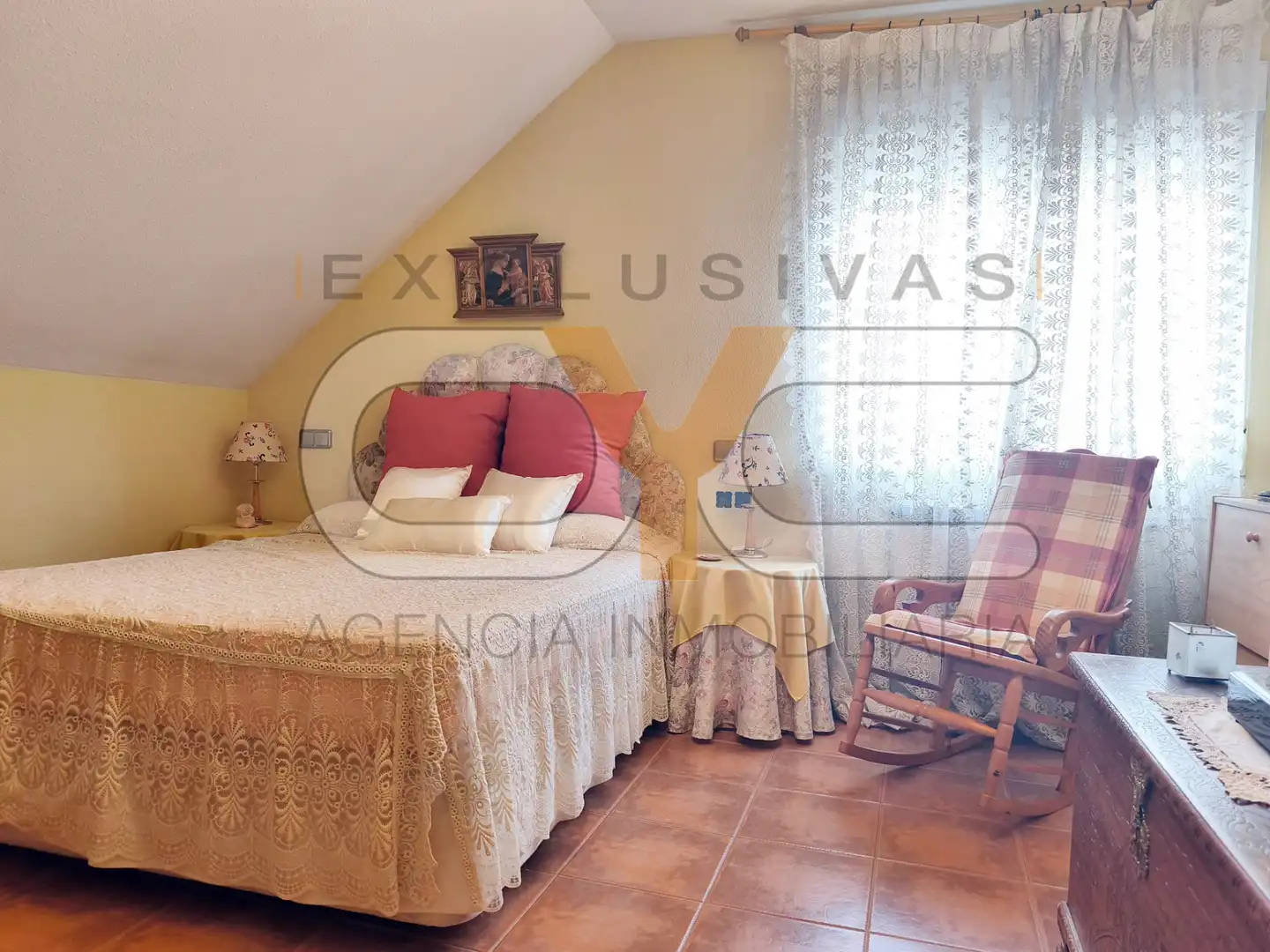 Habitación de Casa adosada en venta en Serranillos del Valle con Aire acondicionado, Calefacción y Jardín privado