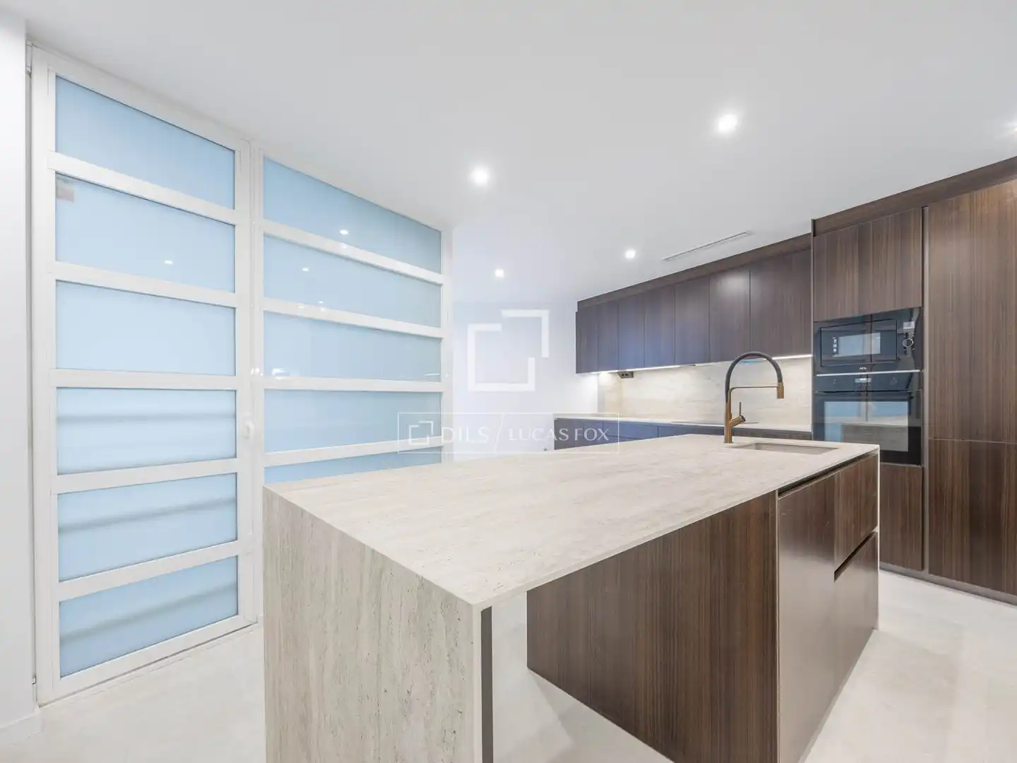 Kitchen of Flat for rent in Valencia  with Air Conditioner, Heating and Parquet flooring
