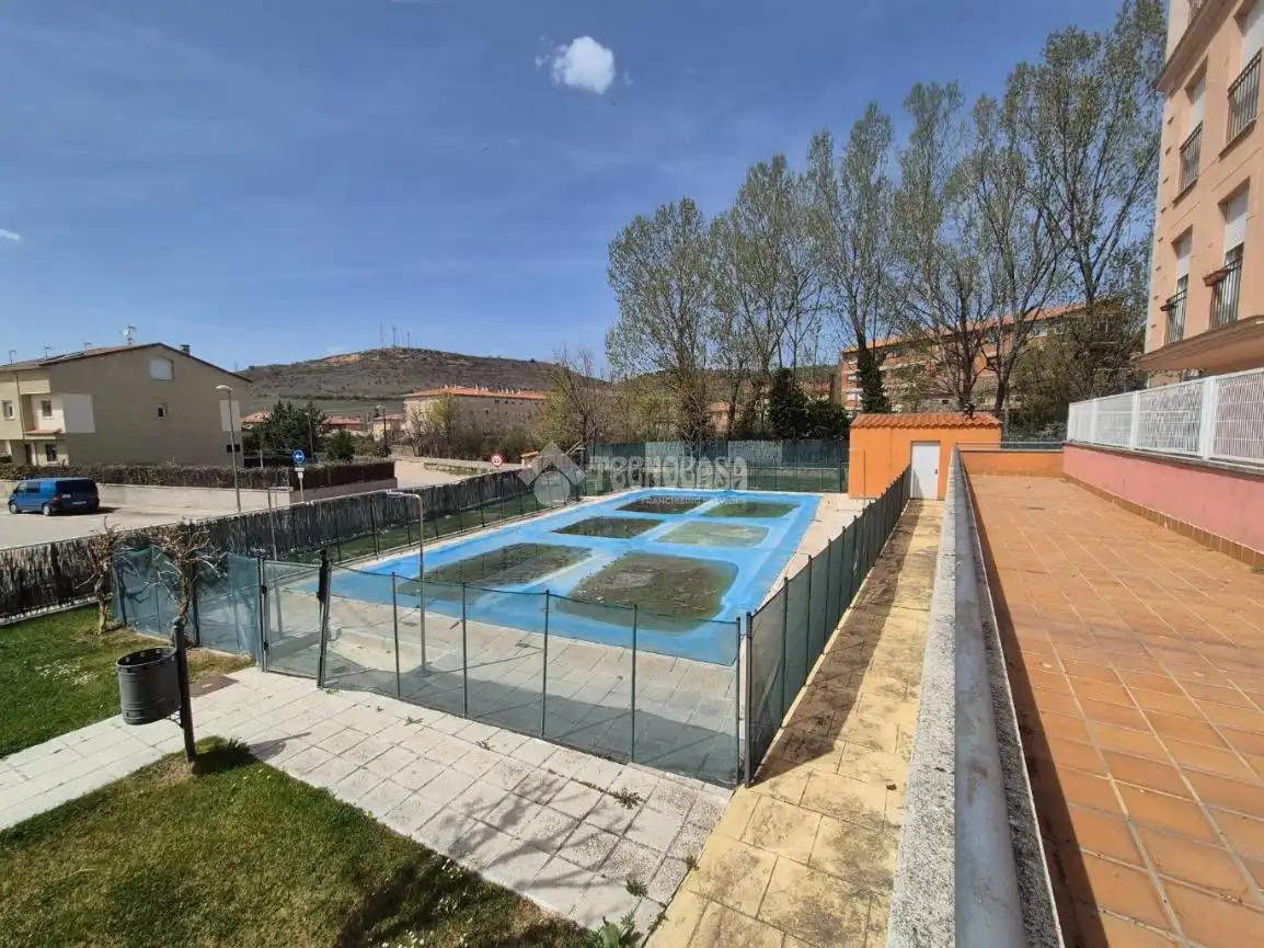 Piscina de Piso en venta en Sigüenza con Terraza