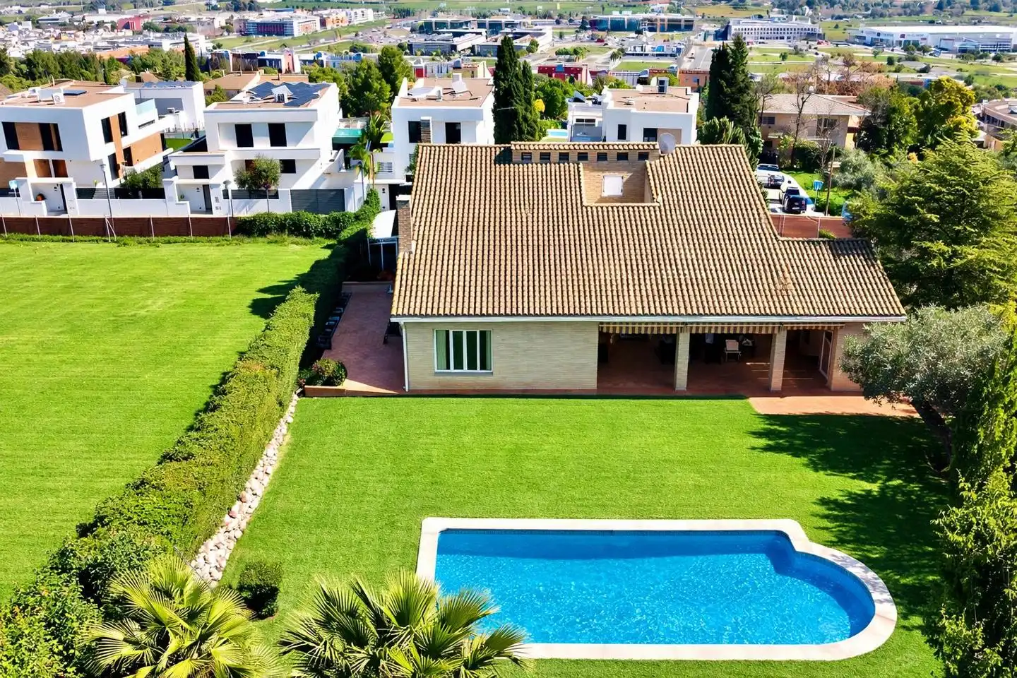 Jardí de Casa o xalet en venda en Tomares amb Aire condicionat, Jardí privat i Parquet