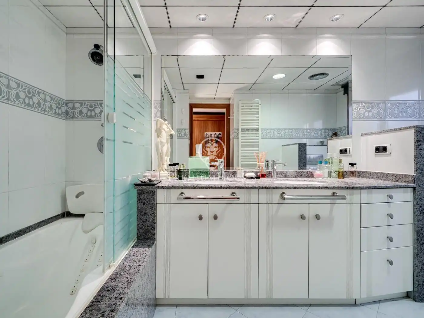 Bathroom of Houses for sale in Olesa de Montserrat  with Air Conditioner, Private garden and Terrace