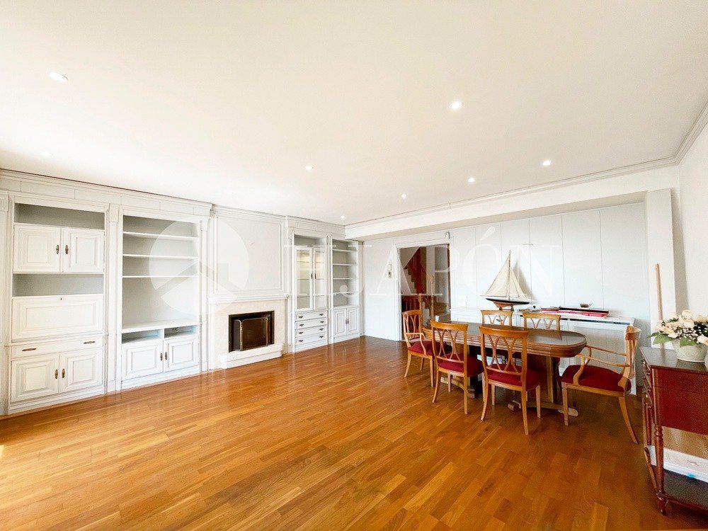 Menjador de Casa adosada en venda en Alella amb Jardí privat, Terrassa i Traster