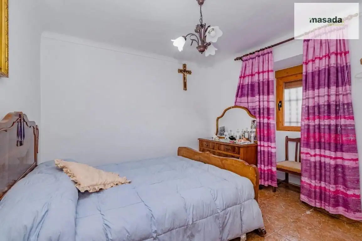 Habitación de Casa adosada en venta en Montefrío