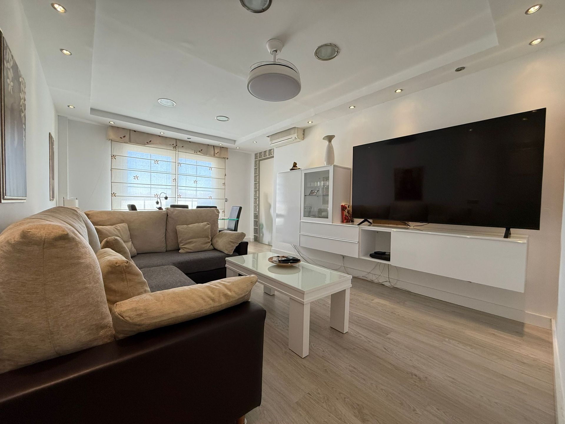 Living room of Flat for sale in Vélez-Málaga  with Air Conditioner, Heating and Terrace