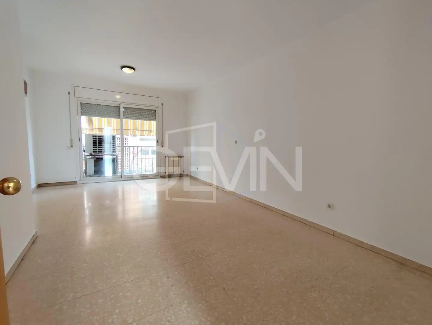 Sala de estar de Piso en venta en Santa Perpètua de Mogoda con Aire acondicionado, Trastero y Balcón