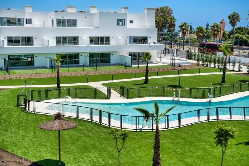 Piscina de Apartamento de alquiler en Estepona con Aire acondicionado, Calefacción y Terraza