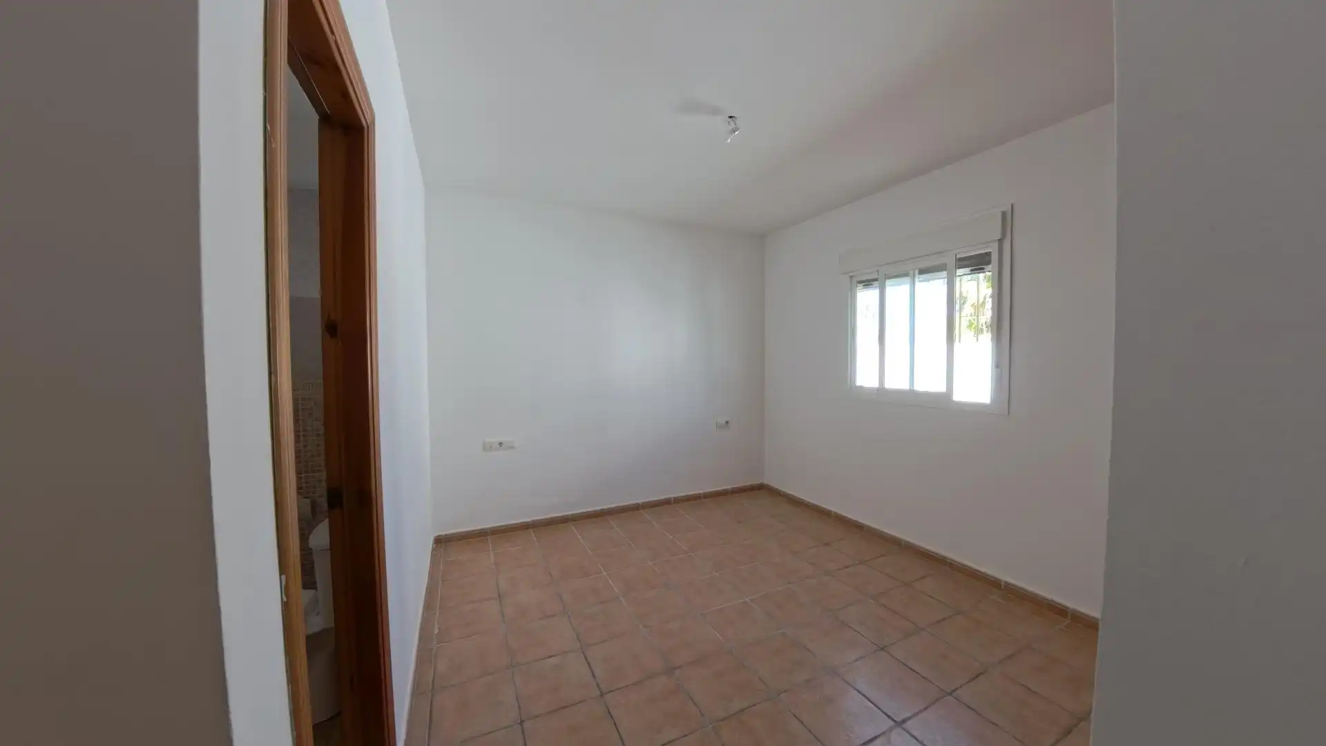 Dormitori de Casa o xalet en venda en Chiclana de la Frontera amb Jardí privat