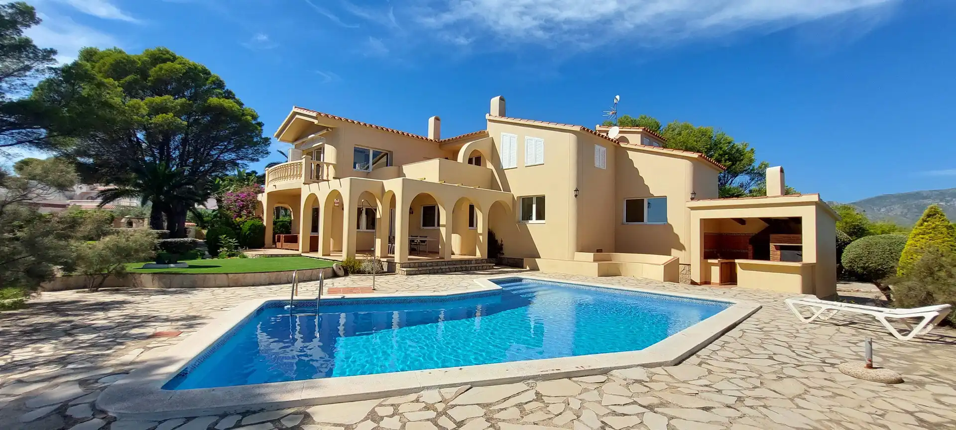 Detached house with terrace for sale in Les Tres Cales