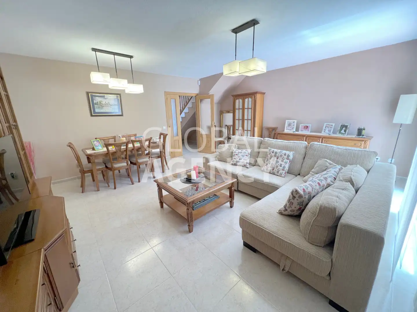 Sala de estar de Casa adosada en venta en Torrejón del Rey con Calefacción, Jardín privado y Horno