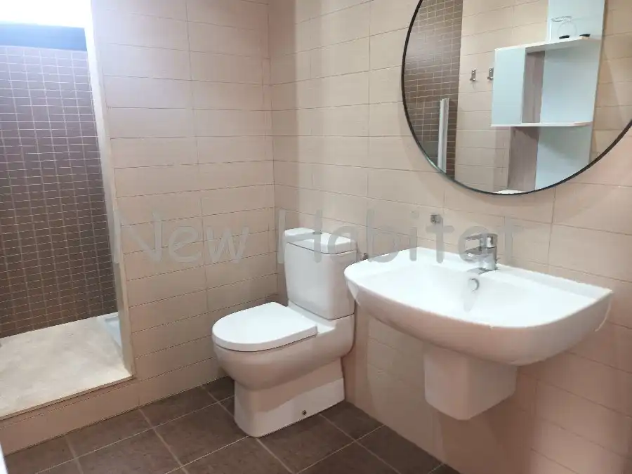 Baño de Casa adosada en venta en Castellón de la Plana / Castelló de la Plana con Aire acondicionado, Jardín privado y Terraza