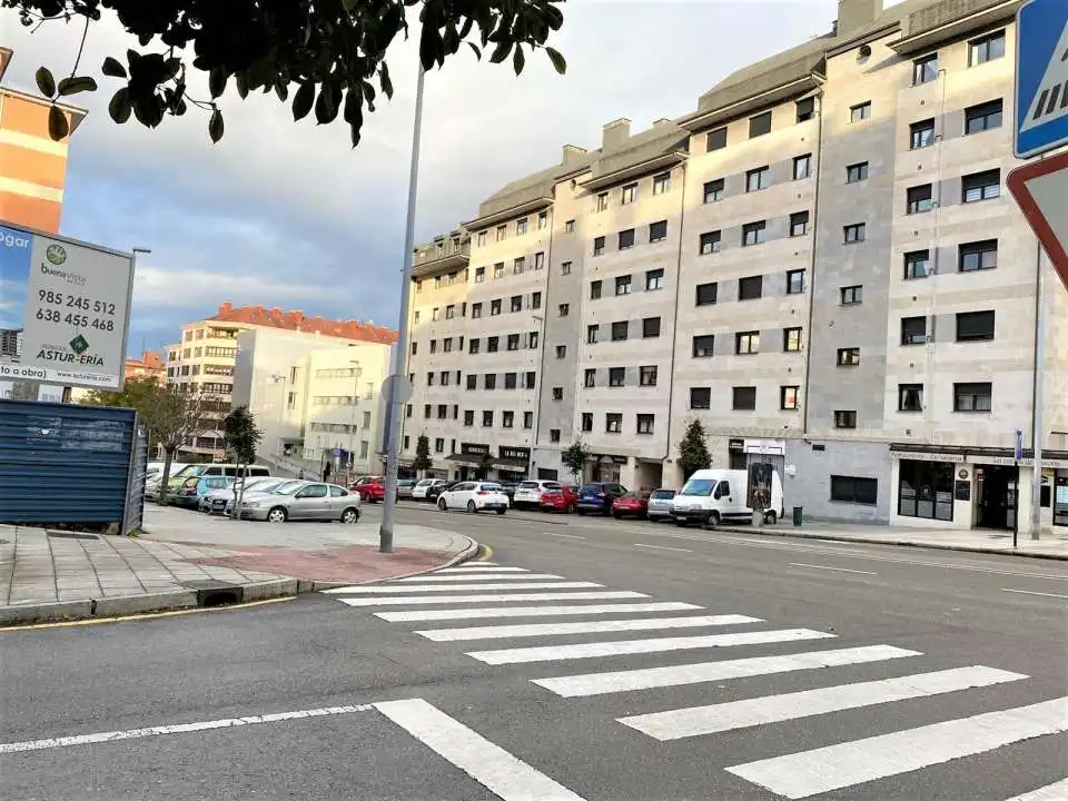 Vista exterior de Local de lloguer en Oviedo 