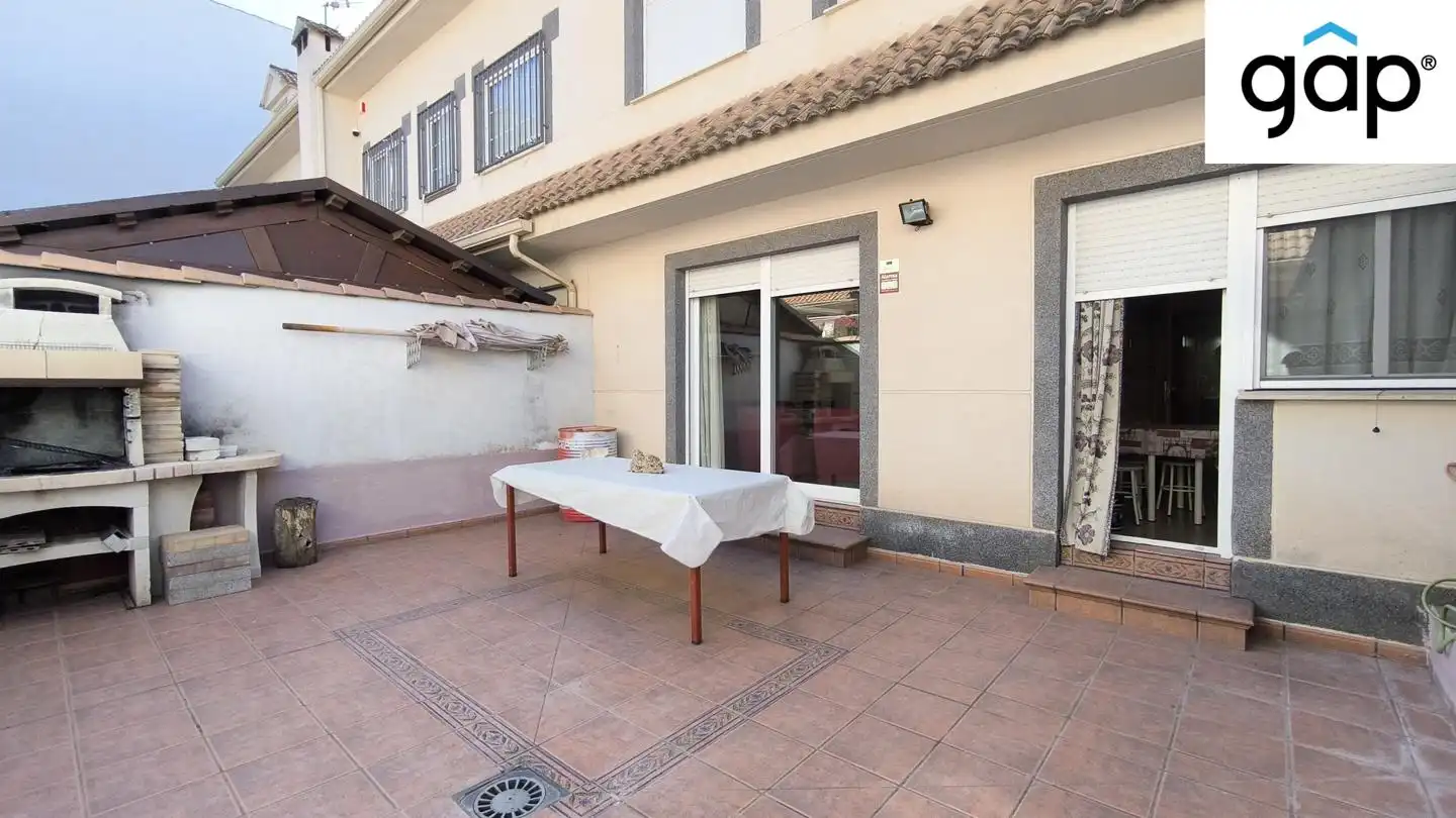 Terrasse von Einfamilien-Reihenhaus zum Verkauf in Horcajo de Santiago mit Heizung, Abstellraum und Möbliert
