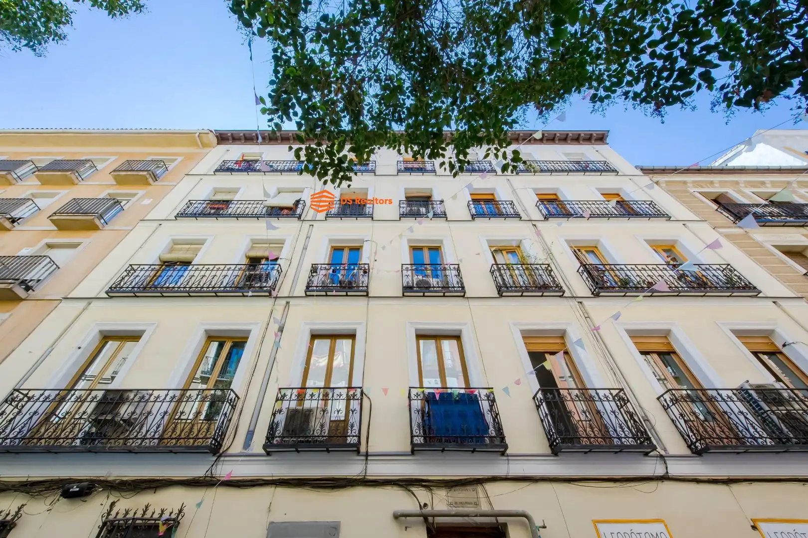 Exterior view of Flat for sale in Madrid  with Heating and Furnished