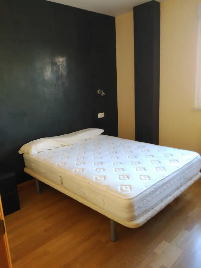 Dormitori de Apartament en venda en Castellanos de Moriscos amb Calefacció, Traster i Moblat