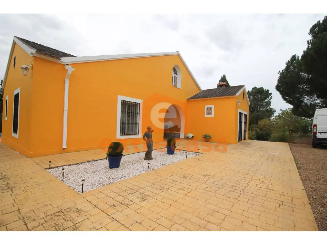 Außenansicht von Haus oder Chalet zum Verkauf in Badajoz mit Klimaanlage, Heizung und Privatgarten