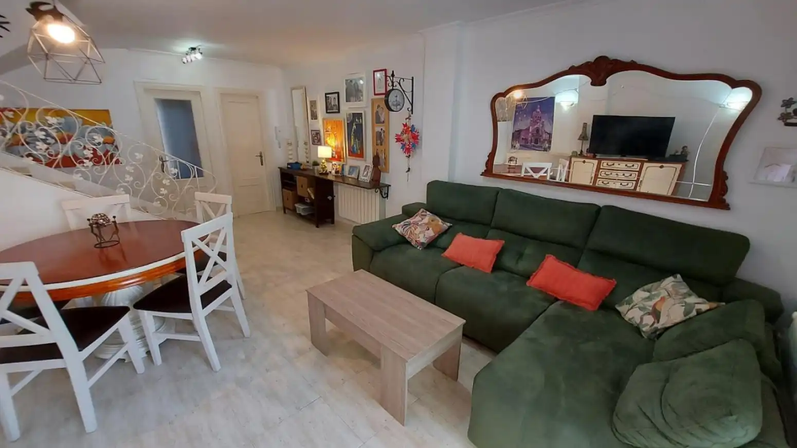 Sala d'estar de Casa adosada en venda en Sagunto / Sagunt amb Calefacció i Terrassa