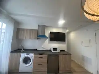 Cuina de Apartament de lloguer en León Capital  amb Calefacció, Parquet i Terrassa