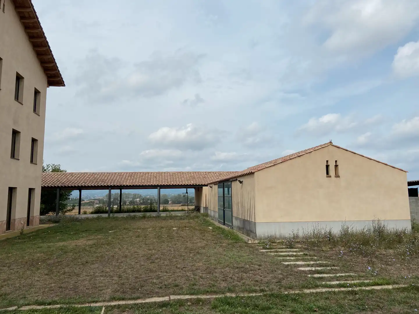 Vista exterior de Finca rústica en venda en Tavèrnoles amb Calefacció, Parquet i Terrassa