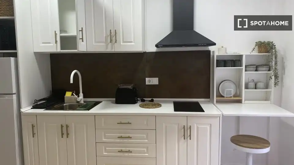 Kitchen of Flat for rent in Valencia  with Air Conditioner, Heating and Furnished
