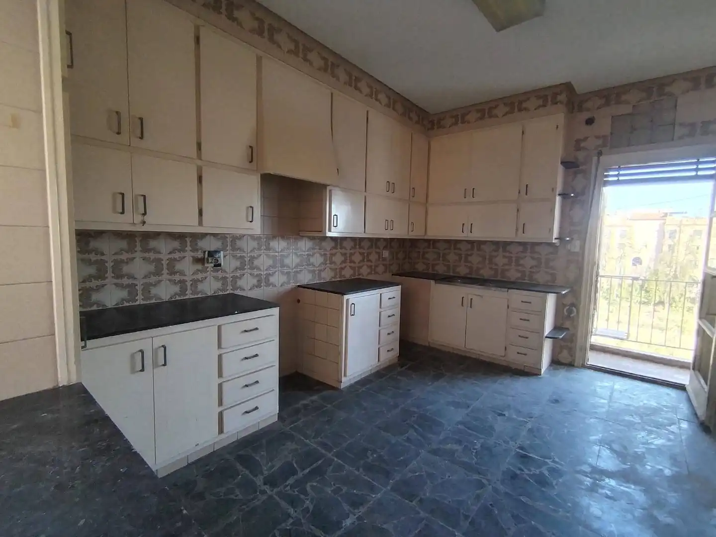 Kitchen of Flat for sale in Elche / Elx  with Balcony