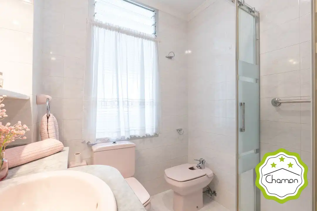 Bathroom of Flat for sale in Bilbao   with Heating and Balcony